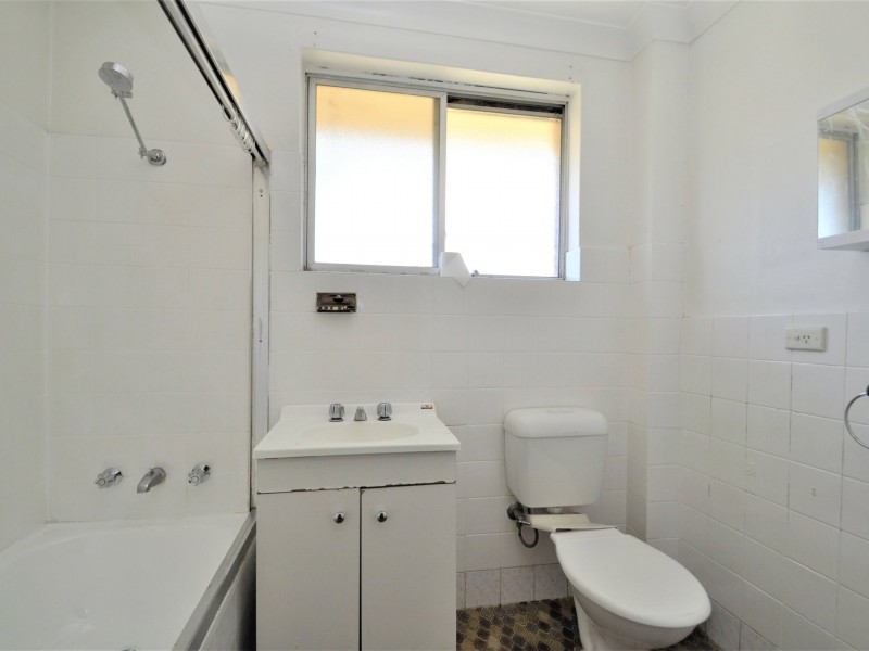 8/16 Derby street, Minto NSW 2566