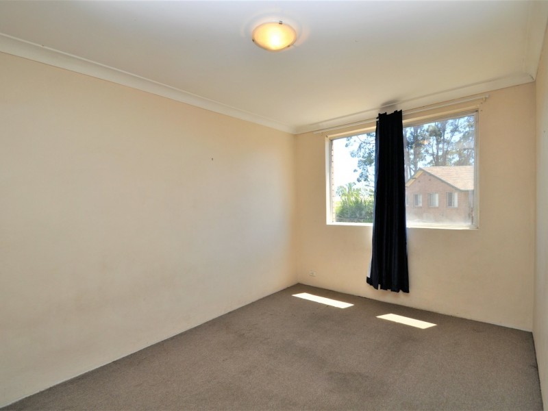 8/16 Derby street, Minto NSW 2566
