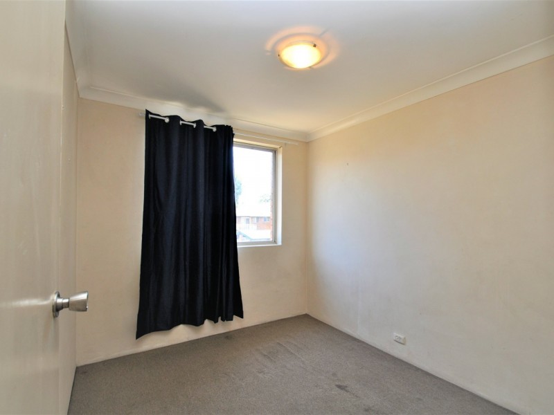 8/16 Derby street, Minto NSW 2566