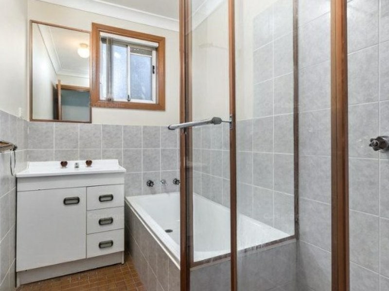 Villa 9/2 Bensley  Road, Macquarie Fields NSW 2564