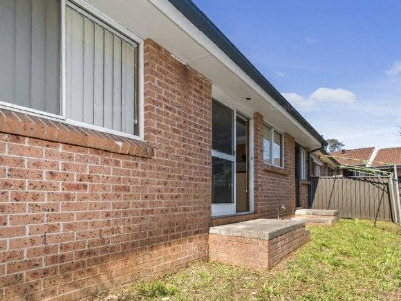 Villa 9/2 Bensley  Road, Macquarie Fields NSW 2564