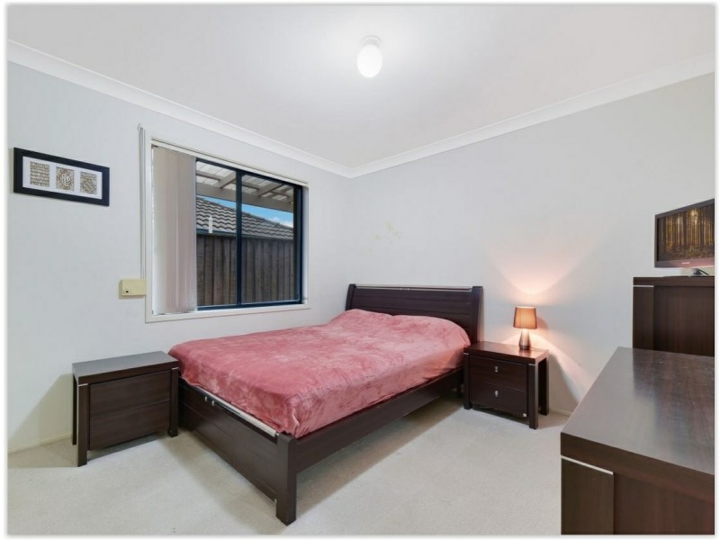 22 Norman Dunlop Crescent, Minto NSW 2566