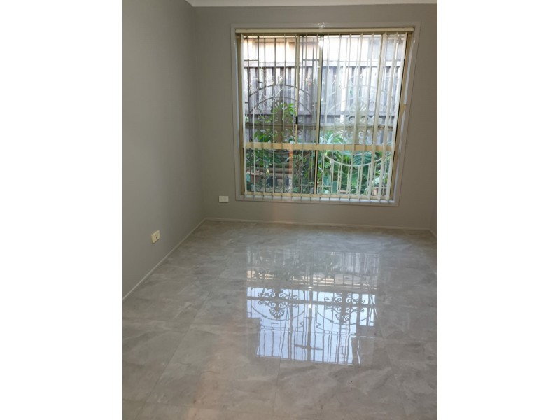 14 Norman Dunlop Cres, Minto NSW 2566