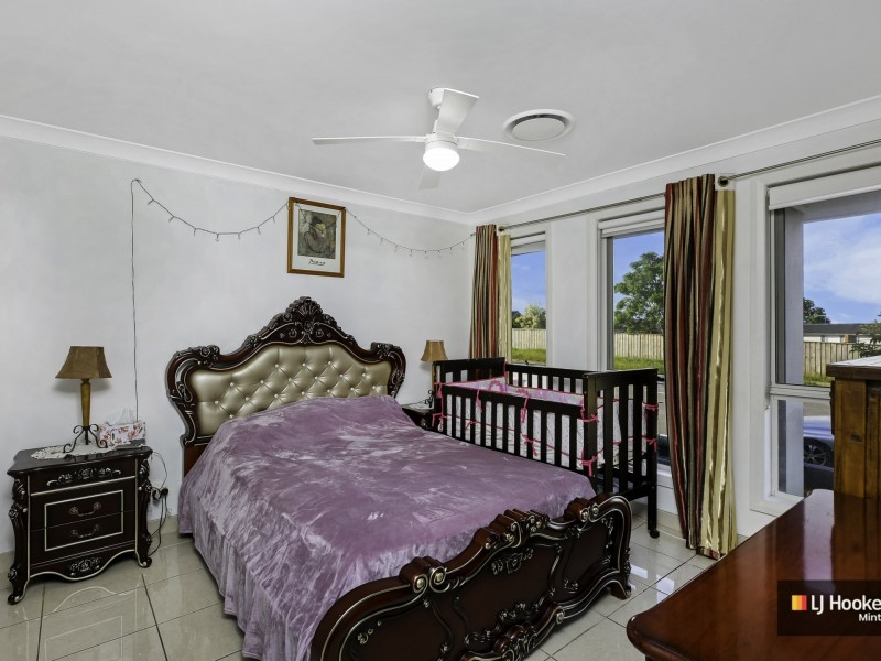 9 Pendergast Av, Minto NSW 2566