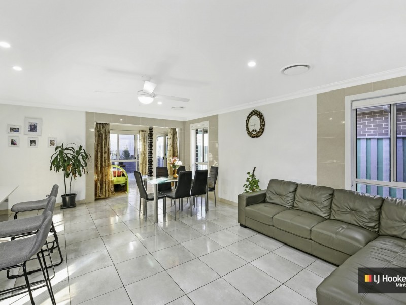 9 Pendergast Av, Minto NSW 2566