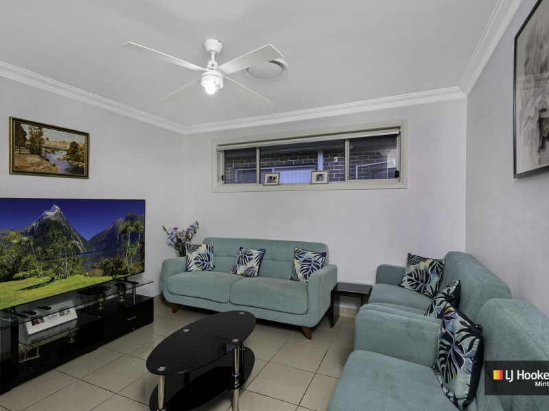 9 Pendergast Av, Minto NSW 2566