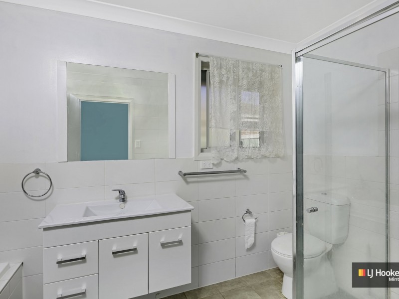 9 Pendergast Av, Minto NSW 2566