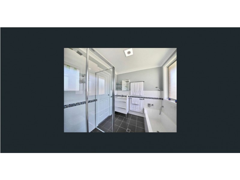 5 Trebbiano place, Eschol Park NSW 2558