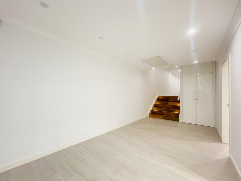 100 Poulton Terrace, Campbelltown NSW 2560