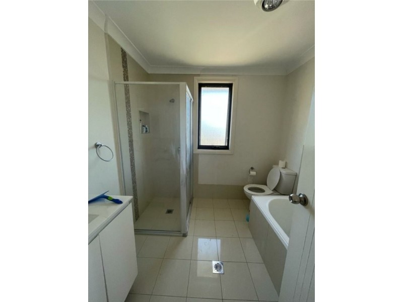 27 Grampine Ave, Minto NSW 2566