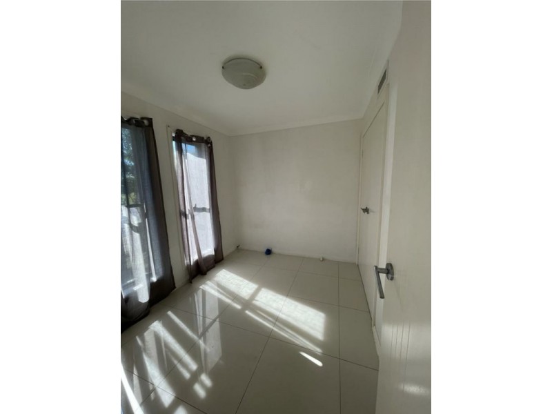 27 Grampine Ave, Minto NSW 2566