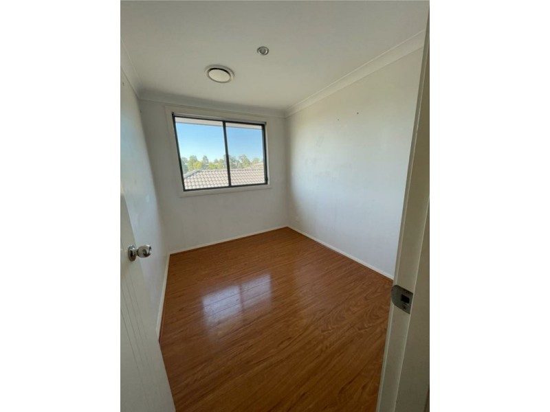 27 Grampine Ave, Minto NSW 2566