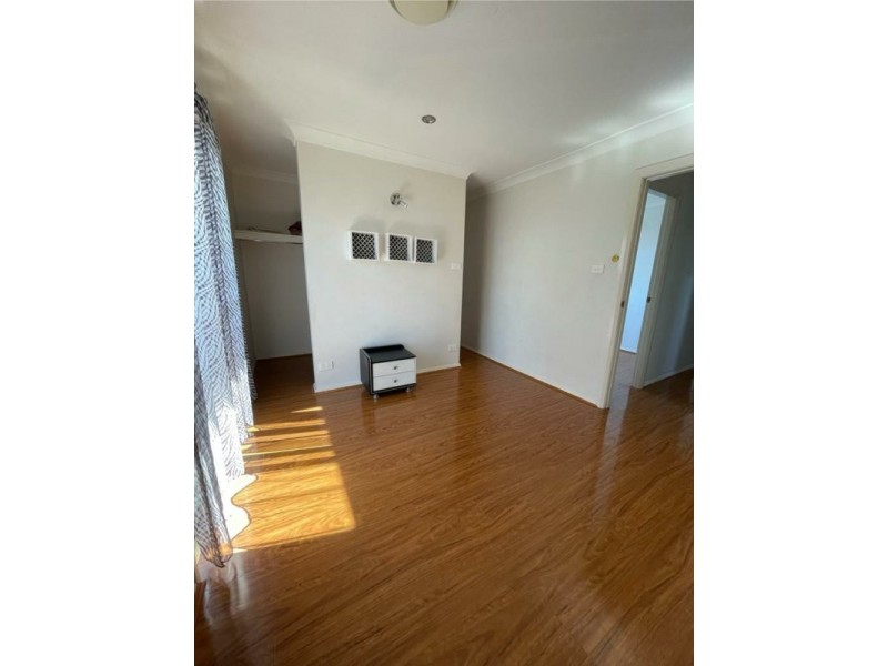 27 Grampine Ave, Minto NSW 2566