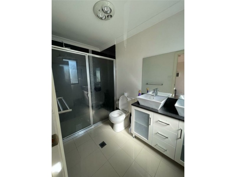 27 Grampine Ave, Minto NSW 2566