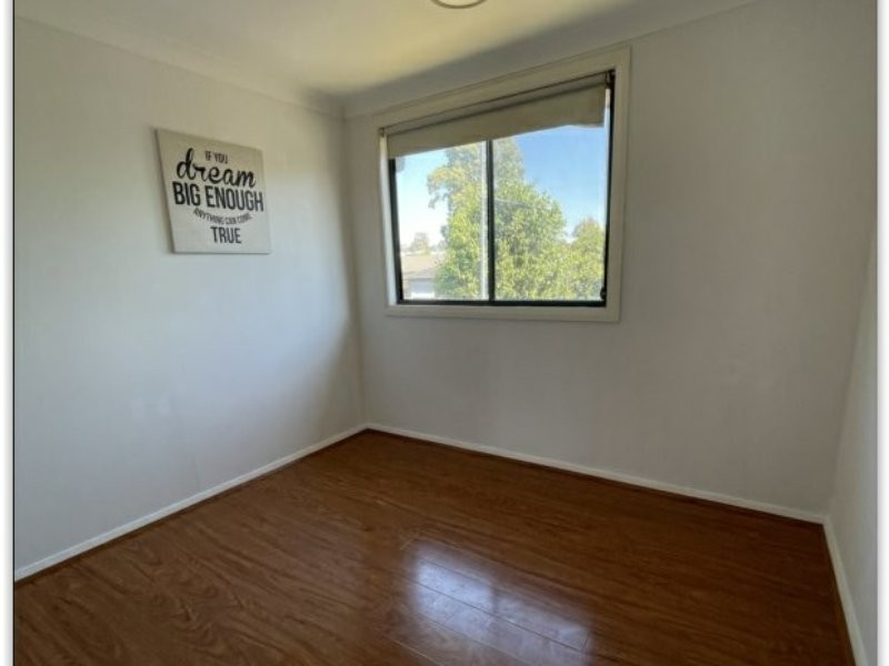 27 Grampine Ave, Minto NSW 2566