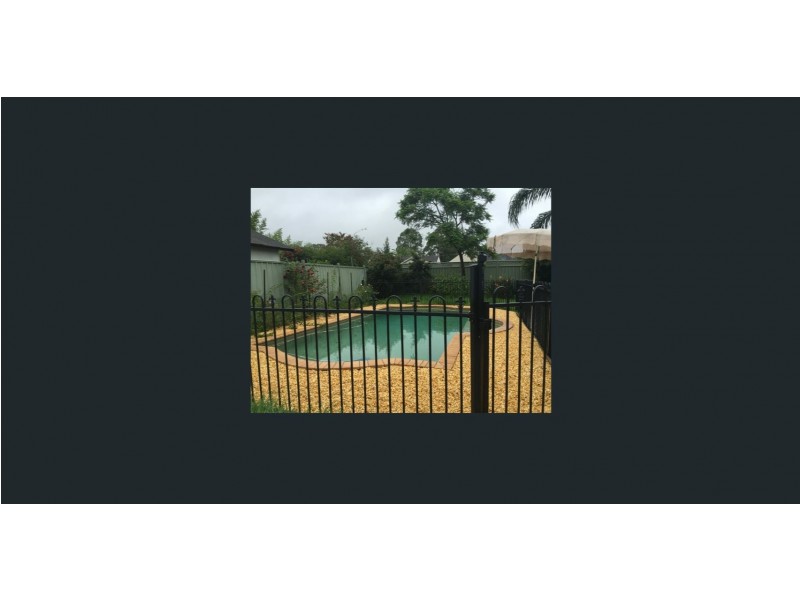 5 Lochee Ave, Minto NSW 2566