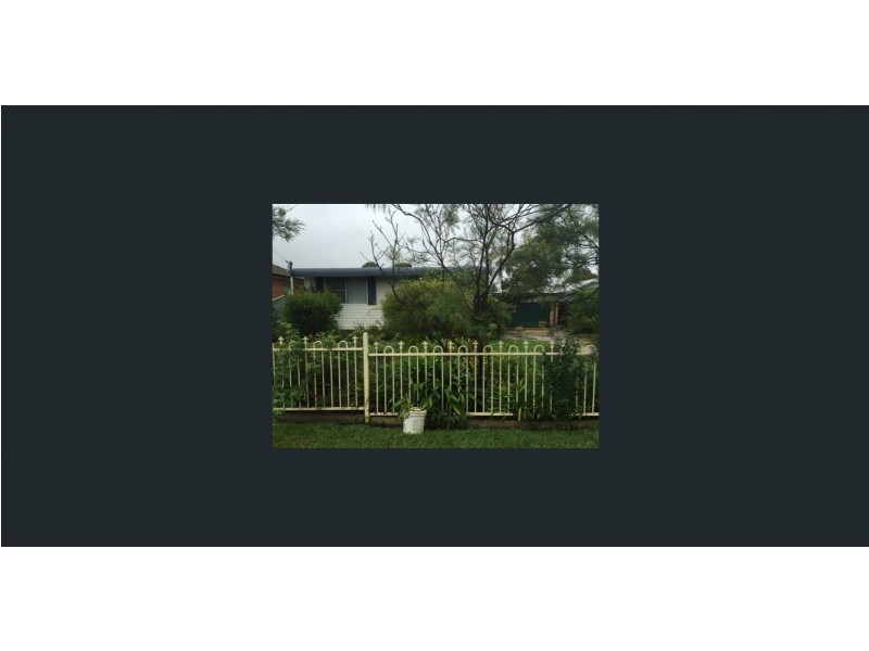 5 Lochee Ave, Minto NSW 2566