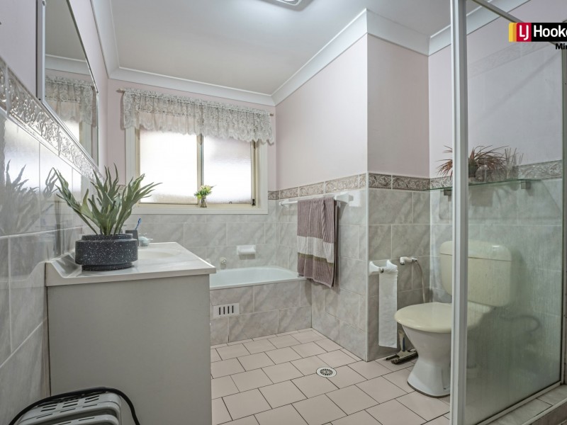 256 Braidwood Drive, Prestons NSW 2170