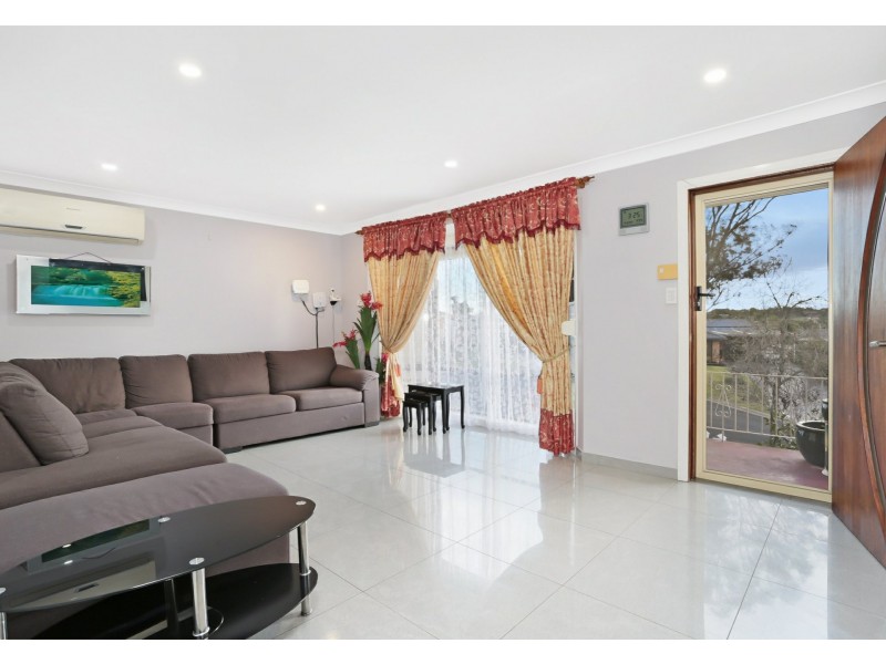 3 Ross Pl, Minto NSW 2566