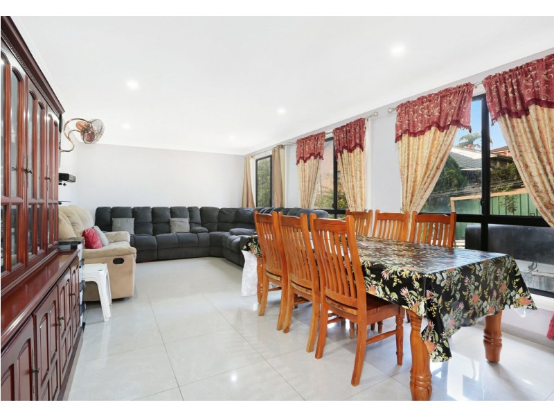 3 Ross Pl, Minto NSW 2566