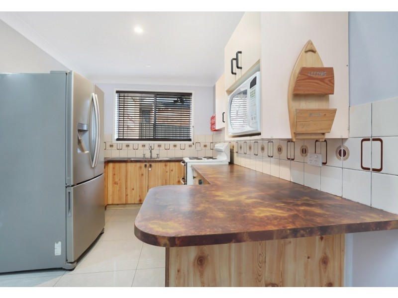 3 Ross Pl, Minto NSW 2566