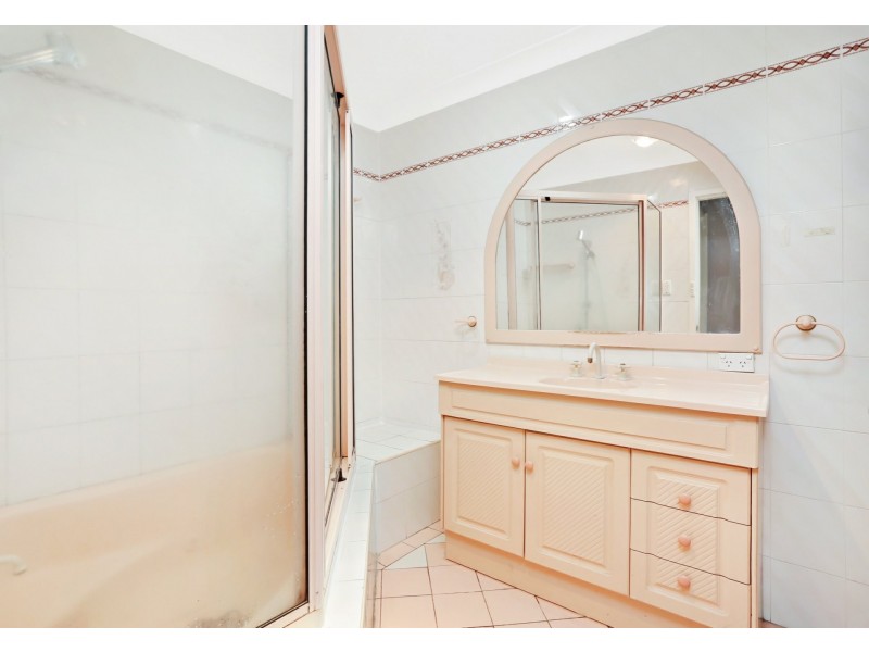 3 Ross Pl, Minto NSW 2566