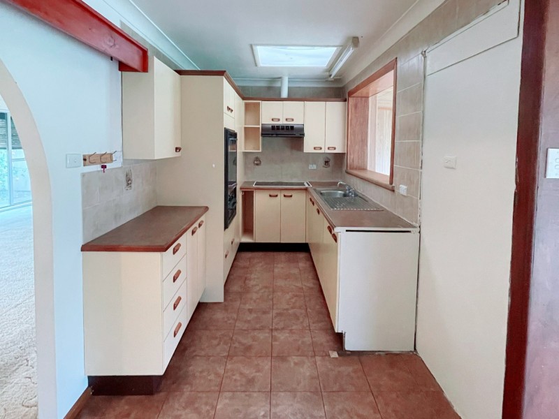 10 Amanda Place, Ingleburn NSW 2565