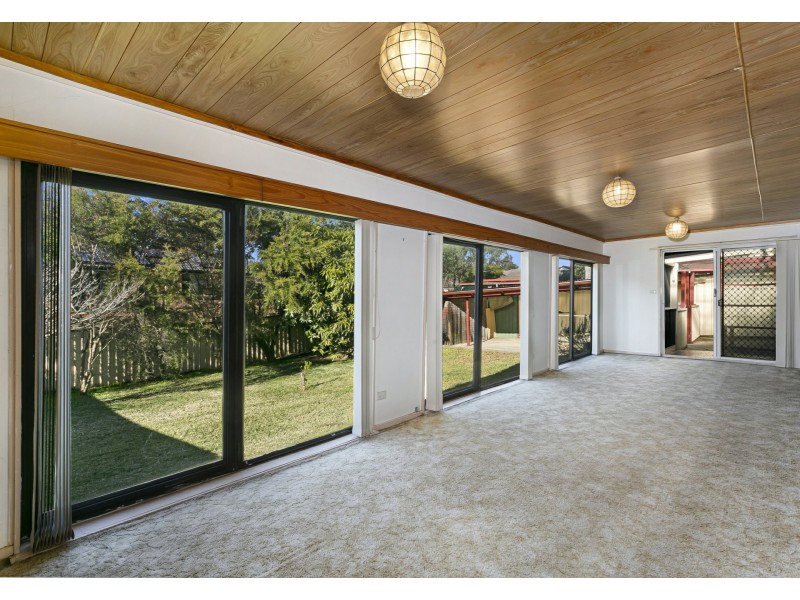 10 Amanda Place, Ingleburn NSW 2565