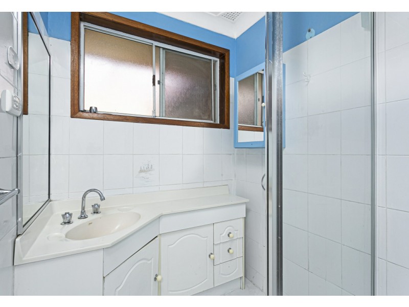 10 Amanda Place, Ingleburn NSW 2565