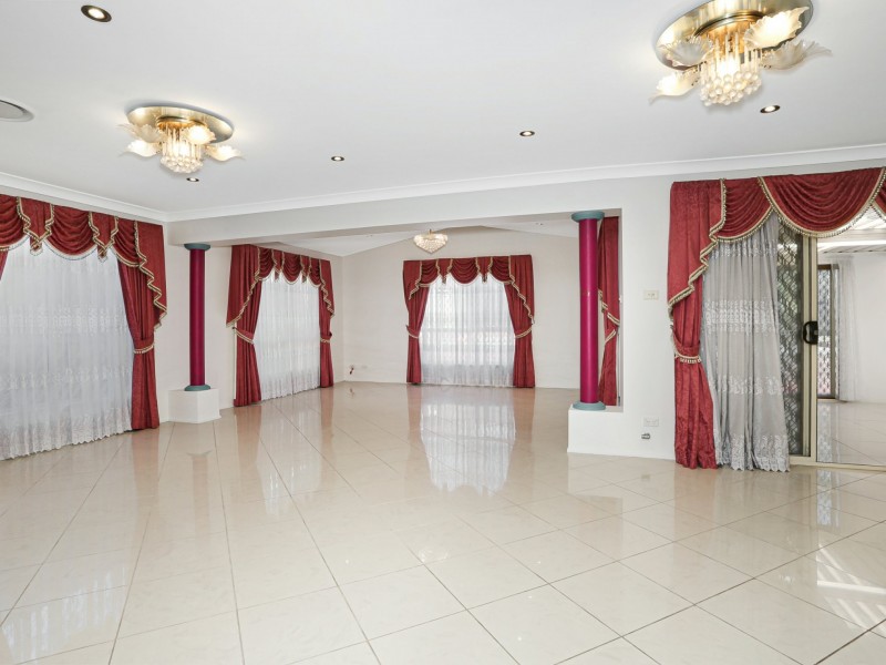 67 Guernsey Avenue, Minto NSW 2566