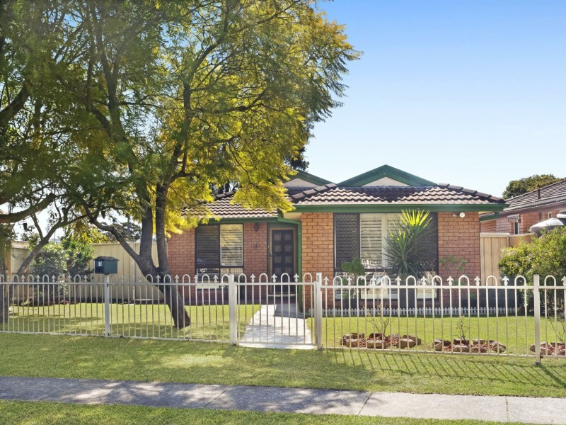1 Rangers Road, St Helens Park NSW 2560