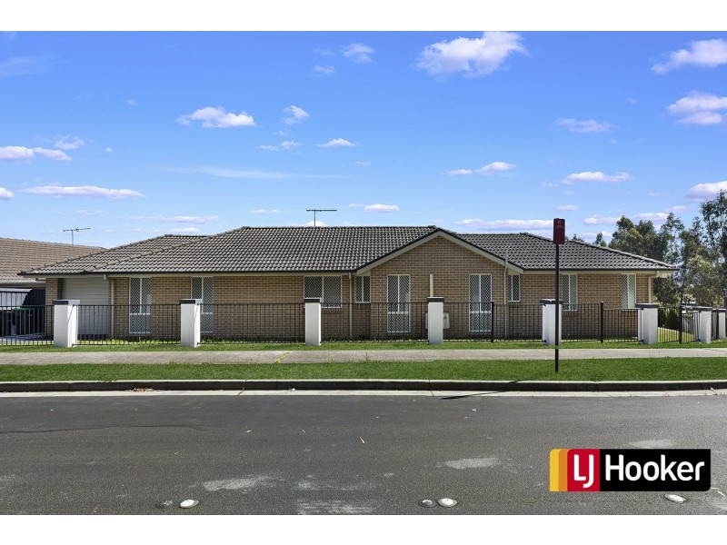 8 Perisher Circuit, Minto NSW 2566