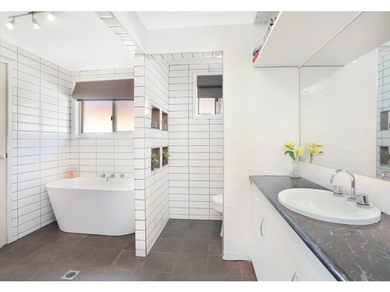 5 Withnell Crescent, St Helens Park NSW 2560