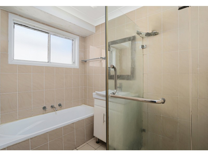 8 vauxhall st, Ingleburn NSW 2565