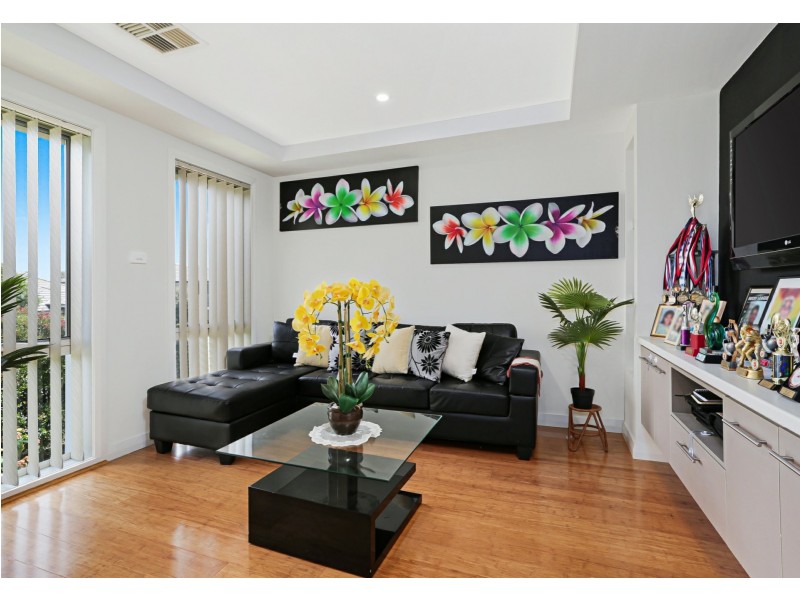 18 Carruthers St, Minto NSW 2566