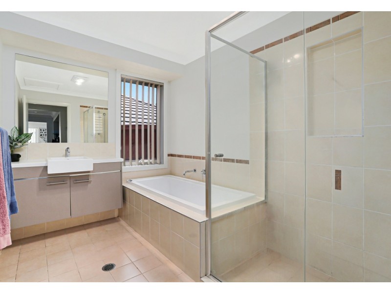 18 Carruthers St, Minto NSW 2566