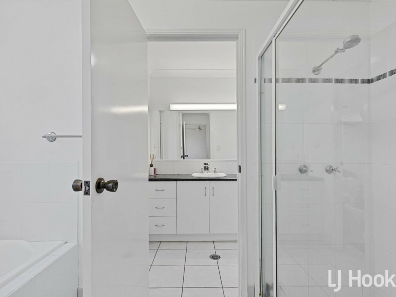 2 Dromedary Place, Macquarie Links NSW 2565