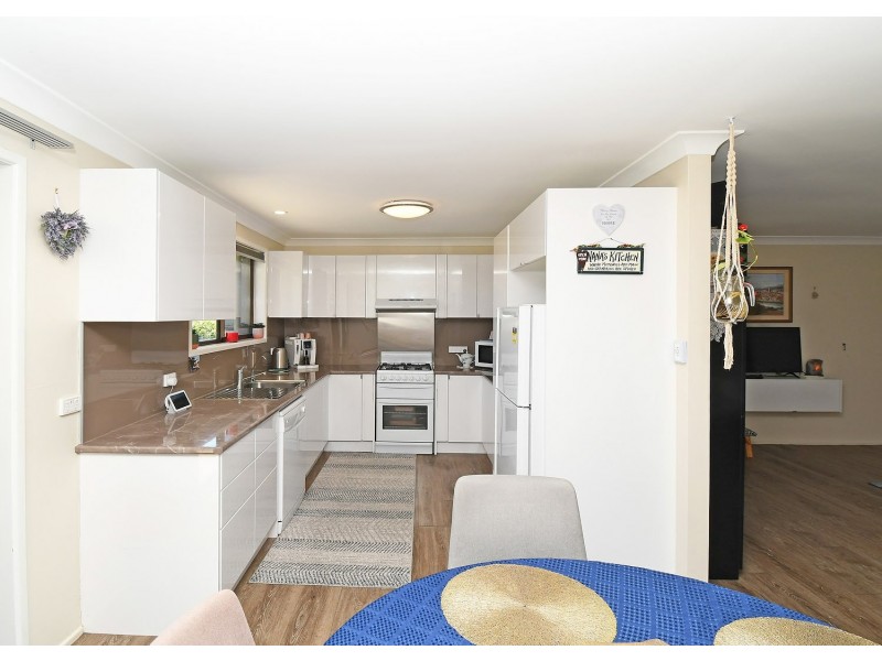 1 Bowe Place, Oran Park NSW 2570