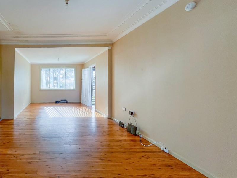 33 Parliament Road, Macquarie Fields NSW 2564