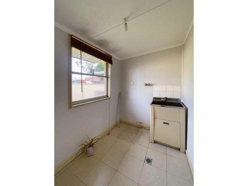 33 Parliament Road, Macquarie Fields NSW 2564