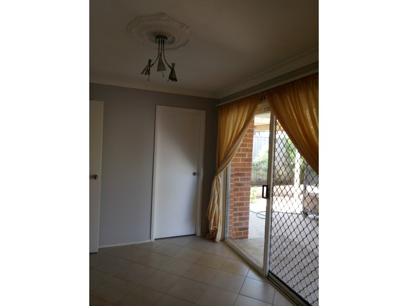 8 Vauxhall Place, Ingleburn NSW 2565