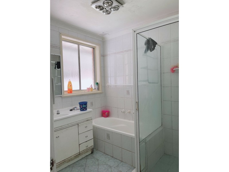 4 Durham St, Minto NSW 2566