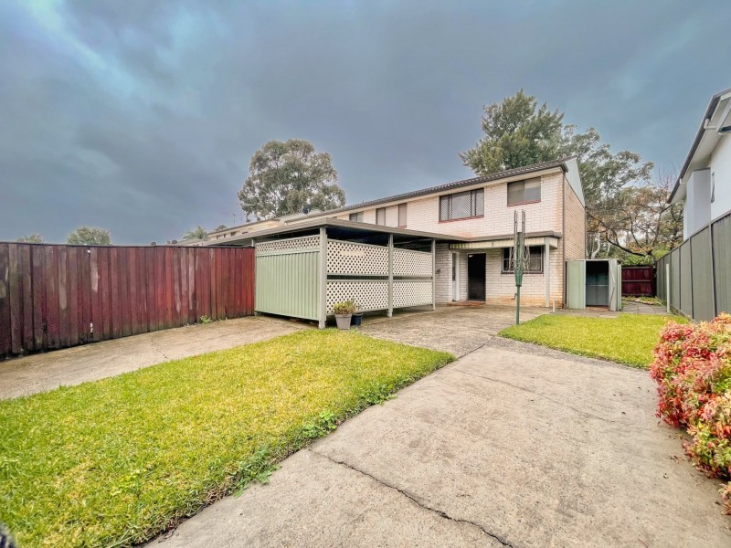 Unit 1/9-13 Surrey Street, Minto NSW 2566