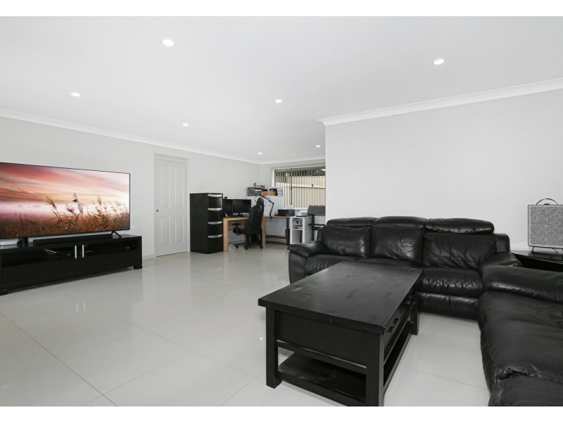 24 Borthwick St, Minto NSW 2566