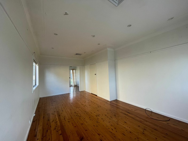 27 Parliament Road, Macquarie Fields NSW 2564