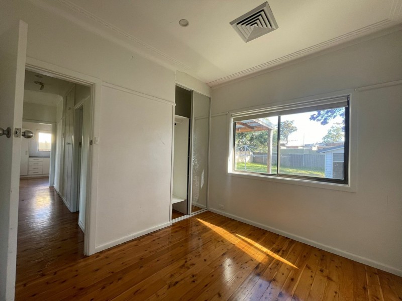 27 Parliament Road, Macquarie Fields NSW 2564