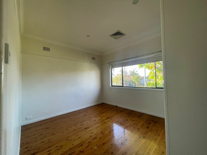 27 Parliament Road, Macquarie Fields NSW 2564