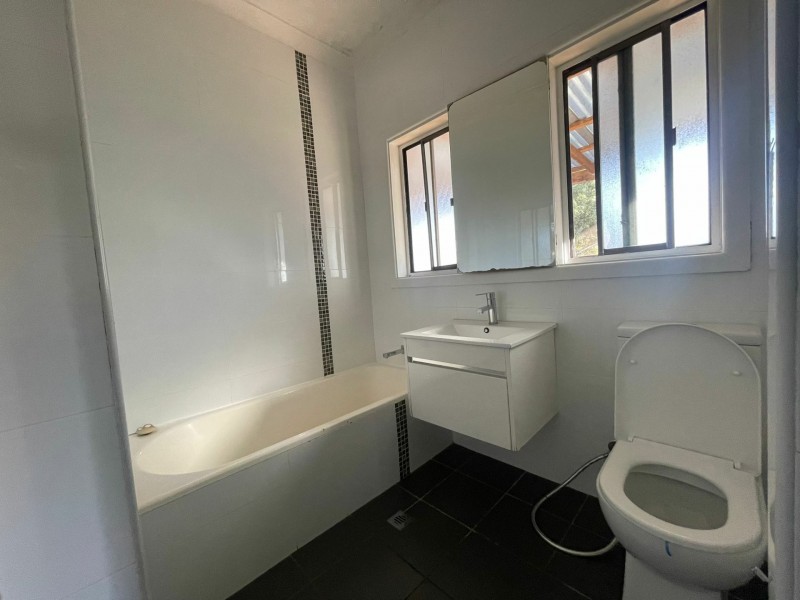 27 Parliament Road, Macquarie Fields NSW 2564