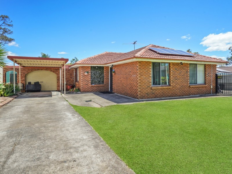 8 McInnes Place, Ingleburn NSW 2565