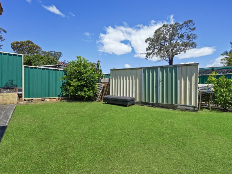 8 McInnes Place, Ingleburn NSW 2565